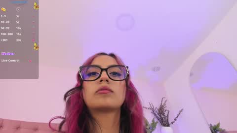 Snapshot of emilyy_bank chatting on February 28, 7:14 pm Emily Bank online show from February 28, 7:14 pm