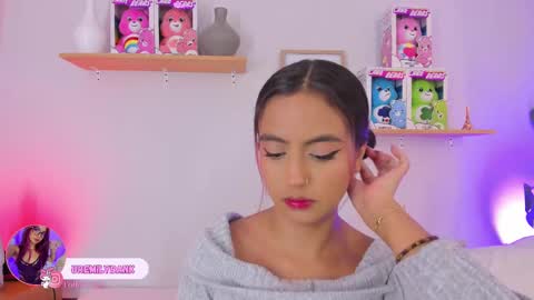Snapshot of emilyy_bank chatting on September 19, 7:36 pm Emily Bank online show from September 19, 7:36 pm
