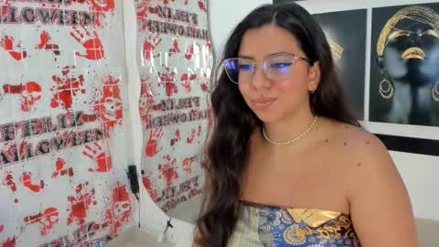 emilyy_cooperr online show from November 6, 11:55 am