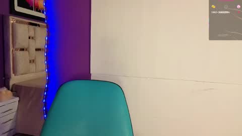 emilyy_cooperr online show from June 1, 12:18 pm