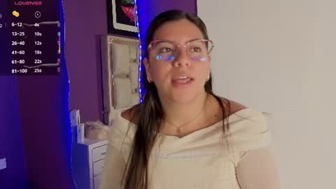emilyy_cooperr online show from June 9, 12:17 pm