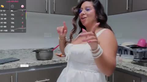 emilyy_cooperr online show from June 12, 1:10 pm