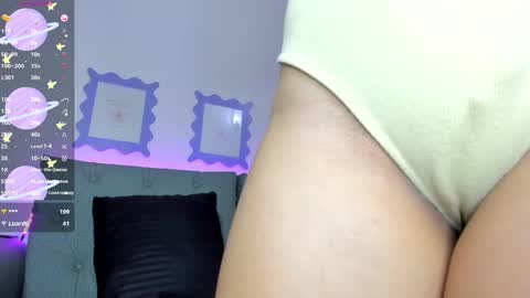 Snapshot of emilyy_kim chatting on March 9, 4:05 am emilyy_kim online show from March 9, 4:05 am