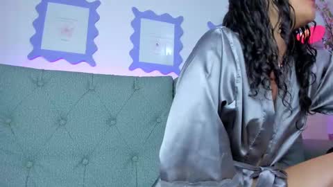 Snapshot of emilyy_kim chatting on March 9, 10:19 am emilyy_kim online show from March 9, 10:19 am