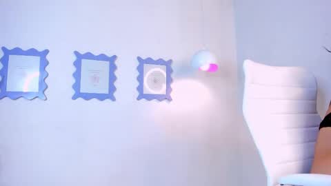 Snapshot of emilyy_kim chatting on March 11, 7:58 am emilyy_kim online show from March 11, 7:58 am