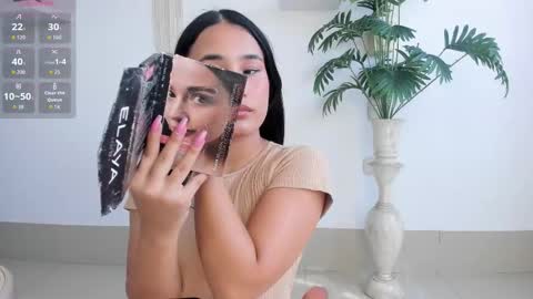 Snapshot of emilyy_kim chatting on December 14, 7:18 pm emilyy_kim online show from December 14, 7:18 pm