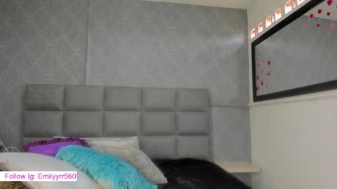 emilyy_r online show from March 19, 7:07 pm