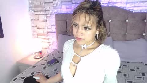Snapshot of emilyy_sexy01 chatting on October 10, 10:36 am emilyy_sexy01 online show from October 10, 10:36 am