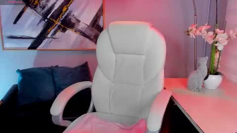 Snapshot of emilyy_sofiaa chatting on June 13, 2:26 pm emilyy_sofiaa online show from June 13, 2:26 pm