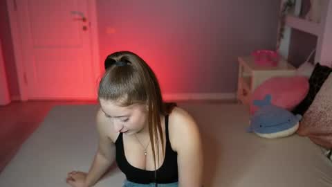Snapshot of emilyyboo chatting on July 10, 5:26 pm Emily online show from July 10, 5:26 pm
