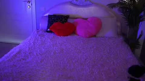 Snapshot of emilyyboo chatting on July 29, 3:32 pm Emily online show from July 29, 3:32 pm