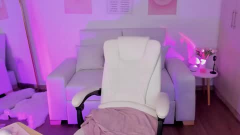 Emily  online show from November 8, 9:24 pm