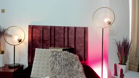 Emilyy Watson online show from December 13, 11:45 am