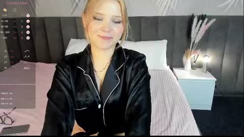 emilyyy_vibe online show from June 15, 9:22 am