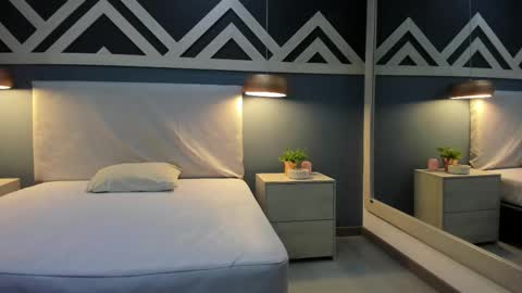 Emily  online show from November 21, 11:20 am