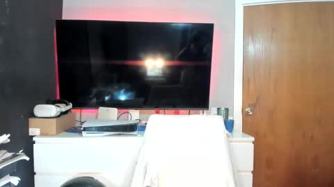 Snapshot of emliyjamesmjb chatting on December 5, 6:11 pm emliyjamesmjb online show from December 5, 6:11 pm