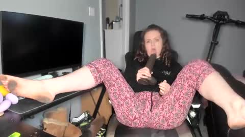 Snapshot of emliyjamesmjb chatting on February 25, 11:44 pm emliyjamesmjb online show from February 25, 11:44 pm