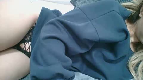 emma_991 online show from December 1, 11:15 am