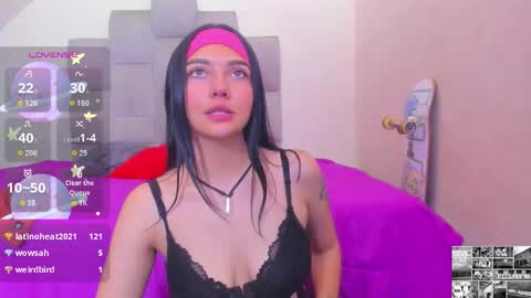 Snapshot of emma__15 chatting on December 15, 5:12 am emma online show from December 15, 5:12 am