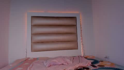 emma__js_ online show from June 24, 4:28 pm