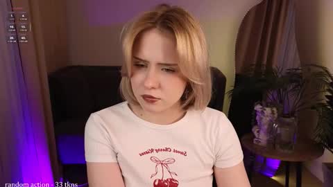 Snapshot of emma__oblivion chatting on March 21, 2:53 pm Molly online show from March 21, 2:53 pm