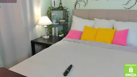 Snapshot of emma__peach chatting on June 25, 7:35 am emma__peach online show from June 25, 7:35 am