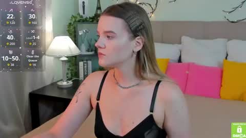 Snapshot of emma__peach chatting on July 11, 7:55 am emma__peach online show from July 11, 7:55 am