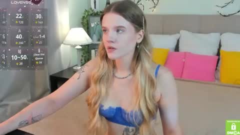 Snapshot of emma__peach chatting on July 14, 7:46 am emma__peach online show from July 14, 7:46 am