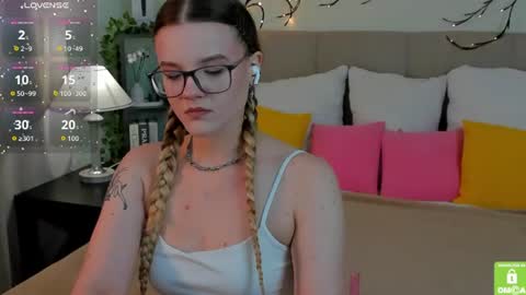 Snapshot of emma__peach chatting on July 16, 7:36 am emma__peach online show from July 16, 7:36 am
