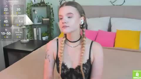 Snapshot of emma__peach chatting on July 25, 7:50 am emma__peach online show from July 25, 7:50 am