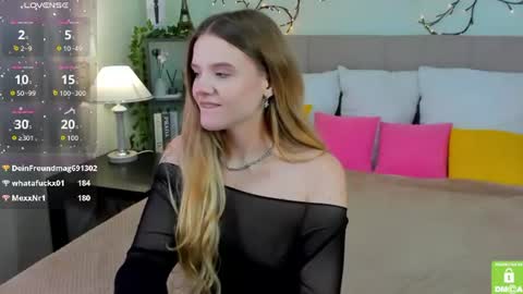 Snapshot of emma__peach chatting on July 26, 8:21 am emma__peach online show from July 26, 8:21 am