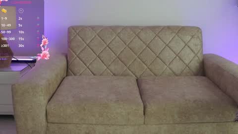 emma__walkerr_ online show from January 20, 7:04 pm