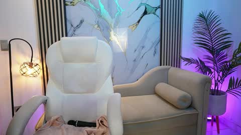 Snapshot of emma__walkerr_ chatting on April 9, 7:08 pm emma__walkerr_ online show from April 9, 7:08 pm