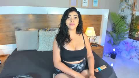 Snapshot of emma_bakker_ chatting on February 13, 12:00 pm Emma online show from February 13, 12:00 pm