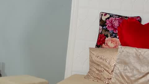 emma_bliss_ online show from February 15, 8:27 pm