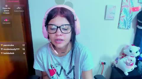 emma_boo_ online show from November 1, 4:31 pm