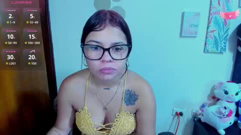 emma_boo_ online show from November 4, 2:27 pm
