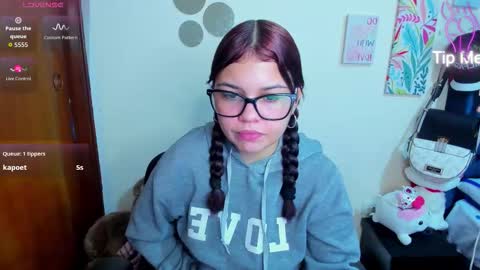 emma_boo_ online show from December 4, 7:33 pm