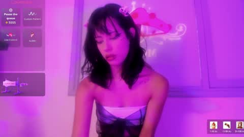 Snapshot of emma_cg chatting on May 20, 9:10 pm Emma Or you can call me cutie online show from May 20, 9:10 pm