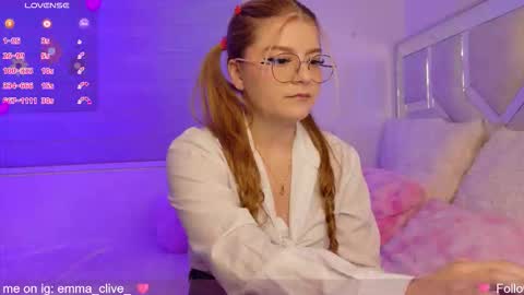 Snapshot of emma_clive chatting on March 26, 2:39 am Emma online show from March 26, 2:39 am