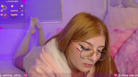 Snapshot of emma_clive chatting on April 9, 2:55 am Emma online show from April 9, 2:55 am
