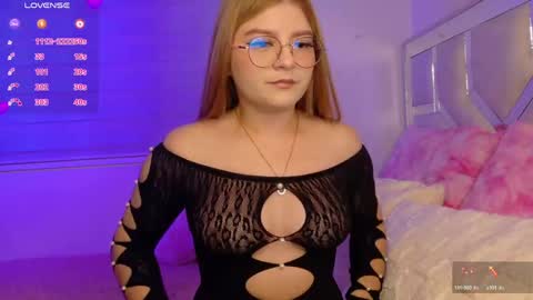 Snapshot of emma_clive chatting on April 13, 3:23 am Emma online show from April 13, 3:23 am