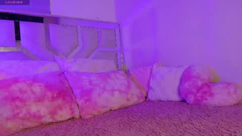 Snapshot of emma_clive chatting on July 26, 2:53 am Emma online show from July 26, 2:53 am