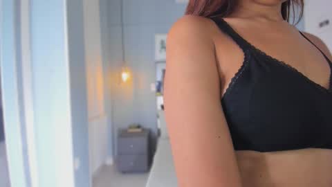 Snapshot of emma_crawford_ chatting on October 15, 9:59 pm Emma online show from October 15, 9:59 pm