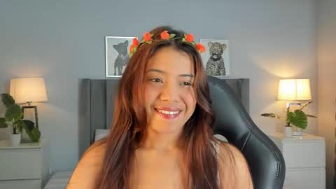 Snapshot of emma_crawford_ chatting on November 2, 12:07 pm Emma online show from November 2, 12:07 pm