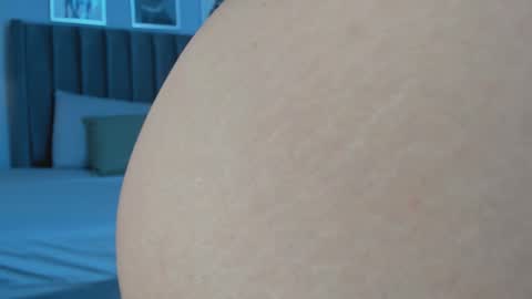 Snapshot of emma_crawford_ chatting on November 16, 12:33 pm Emma online show from November 16, 12:33 pm