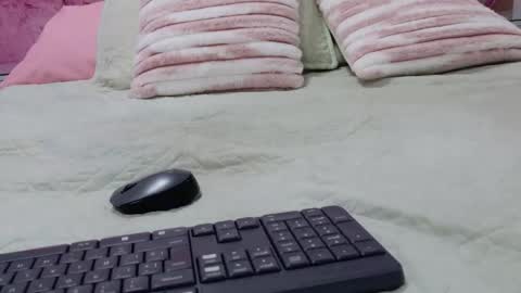 Snapshot of emma_curvy1 chatting on March 25, 3:01 am Emma online show from March 25, 3:01 am