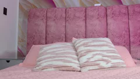 Snapshot of emma_curvy1 chatting on April 15, 3:13 am Emma online show from April 15, 3:13 am
