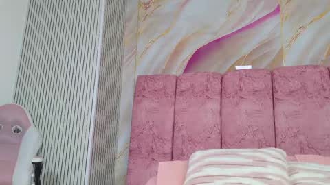 Snapshot of emma_curvy1 chatting on May 5, 3:03 am Emma online show from May 5, 3:03 am