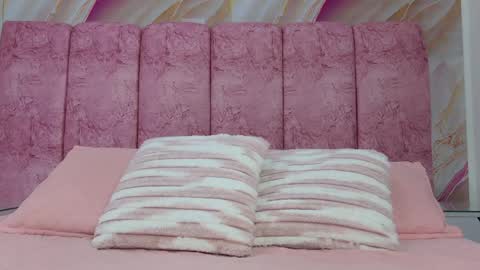 Snapshot of emma_curvy1 chatting on May 20, 3:02 am Emma online show from May 20, 3:02 am